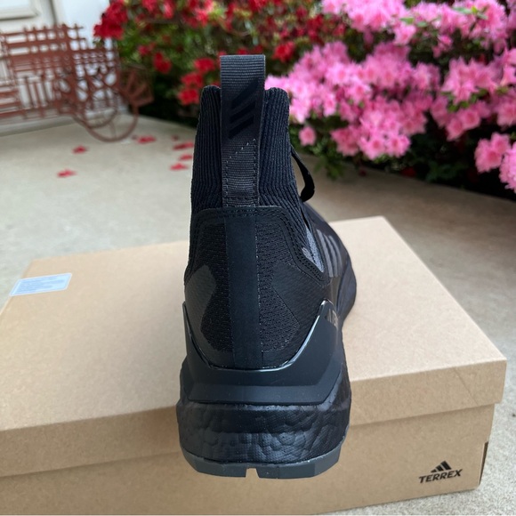 Adidas Terrex FREE HIKER 2.0 Hiking Shoes 9.5US BOOST Boot Core BLACK New w/Box - Picture 3 of 7